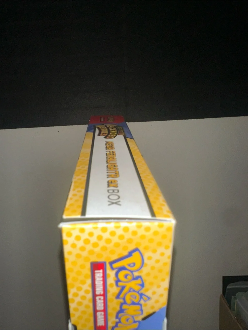 Pokémon TCG Lot 33 booster packs+1 mini tin + 1 box